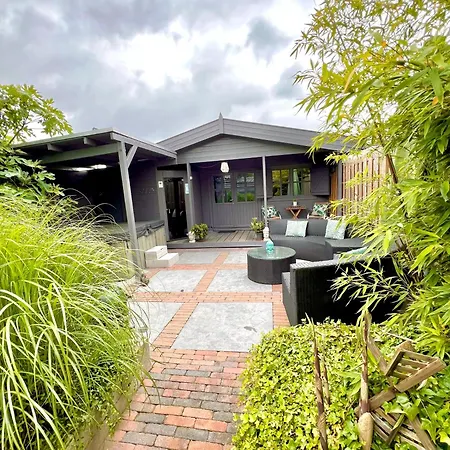 Buddha Style Family House & Jacuzzi & Sauna Near Amsterdam
