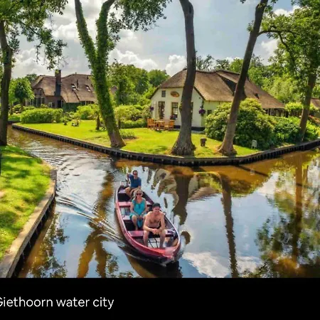 Chalet Cozy With Sauna, Jacuzzi&yard Near Amsterdam Vijfhuizen