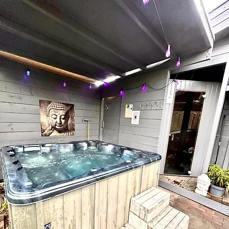 Buddha Style Family House & Jacuzzi & Sauna Near Amsterdam Chalet