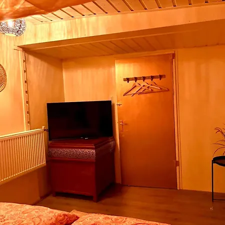 Horská chata 1001 Nights Luxury Oasis With Private Jacuzzi Sauna And Garden Between Amsterdam Haarlem And Schiphol Airport Vijfhuizen