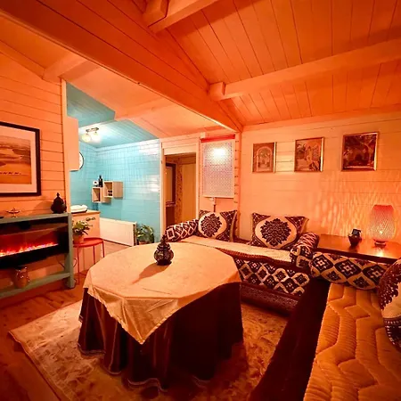 1001 Nights Luxury Oasis With Private Jacuzzi Sauna And Garden Between Amsterdam Haarlem And Schiphol Airport シャレー