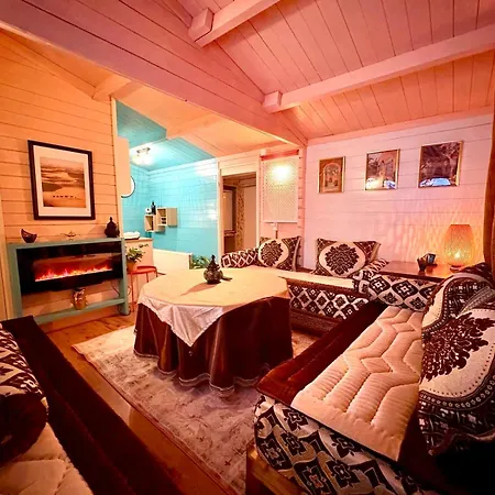 1001 Nights Luxury Oasis With Private Jacuzzi Sauna And Garden Between Amsterdam Haarlem And Schiphol Airport Horská chata