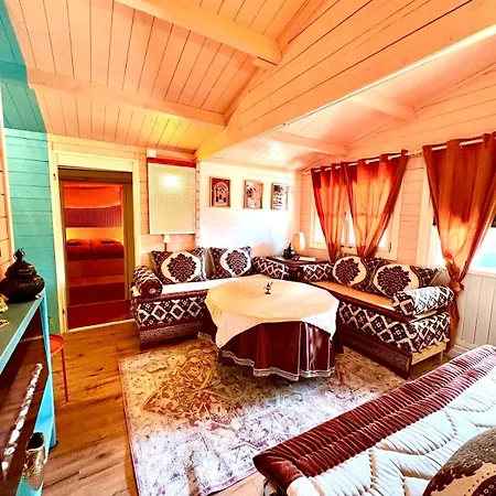 1001 Nights Luxury Oasis With Private Jacuzzi Sauna And Garden Between Amsterdam Haarlem And Schiphol Airport Horská chata Vijfhuizen