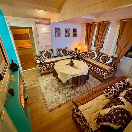 1001 Nights Luxury Oasis With Private Jacuzzi Sauna And Garden Between Amsterdam Haarlem And Schiphol Airport Horská chata *