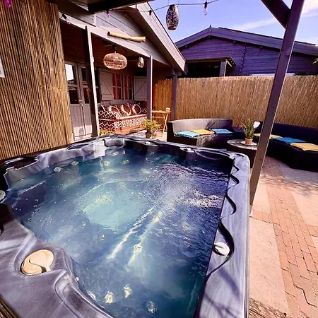 Horská chata 1001 Nights Luxury Oasis With Private Jacuzzi Sauna And Garden Between Amsterdam Haarlem And Schiphol Airport *