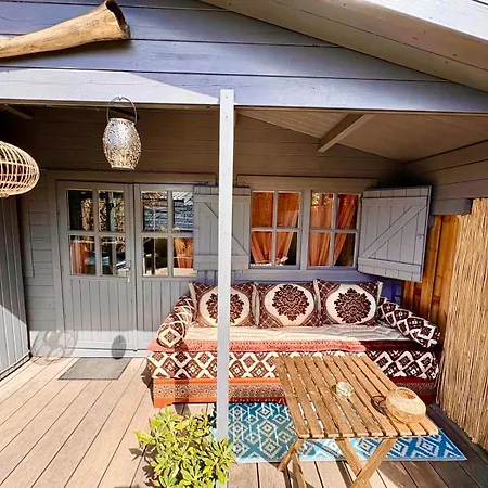 1001 Nights Luxury Oasis With Private Jacuzzi Sauna And Garden Between Amsterdam Haarlem And Schiphol Airport Horská chata *