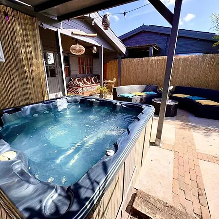 1001 Nights Luxury Oasis With Private Jacuzzi Sauna And Garden Between Amsterdam Haarlem And Schiphol Airport シャレー