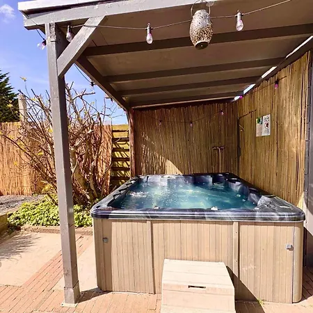 Horská chata 1001 Nights Luxury Oasis With Private Jacuzzi Sauna And Garden Between Amsterdam Haarlem And Schiphol Airport