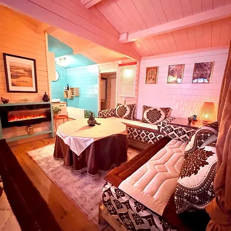 1001 Nights Luxury Oasis With Private Jacuzzi Sauna And Garden Between Amsterdam Haarlem And Schiphol Airport Horská chata *