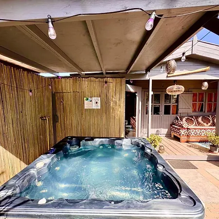 1001 Nights Luxury Oasis With Private Jacuzzi Sauna And Garden Between Amsterdam Haarlem And Schiphol Airport Horská chata *