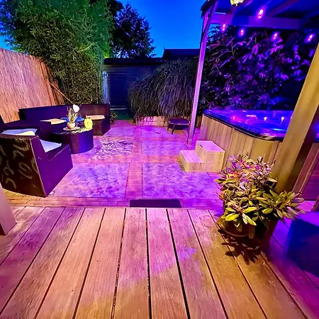 Horská chata 1001 Nights Luxury Oasis With Private Jacuzzi Sauna And Garden Between Amsterdam Haarlem And Schiphol Airport Vijfhuizen