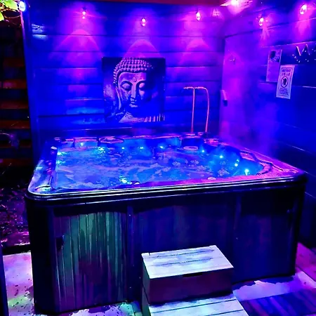 Buddha Style Family House & Jacuzzi & Sauna Near Amsterdam